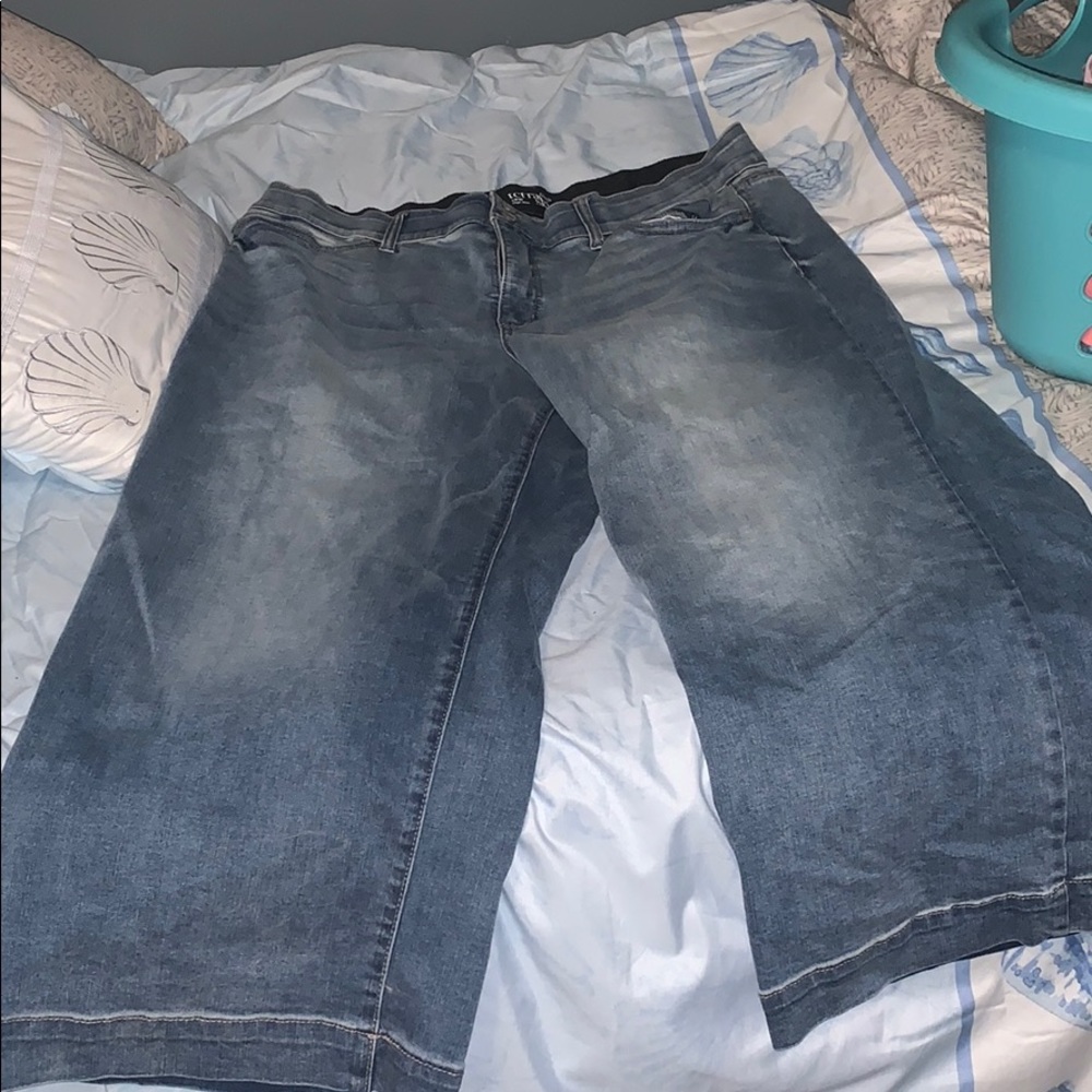Women’s wide pant jeans